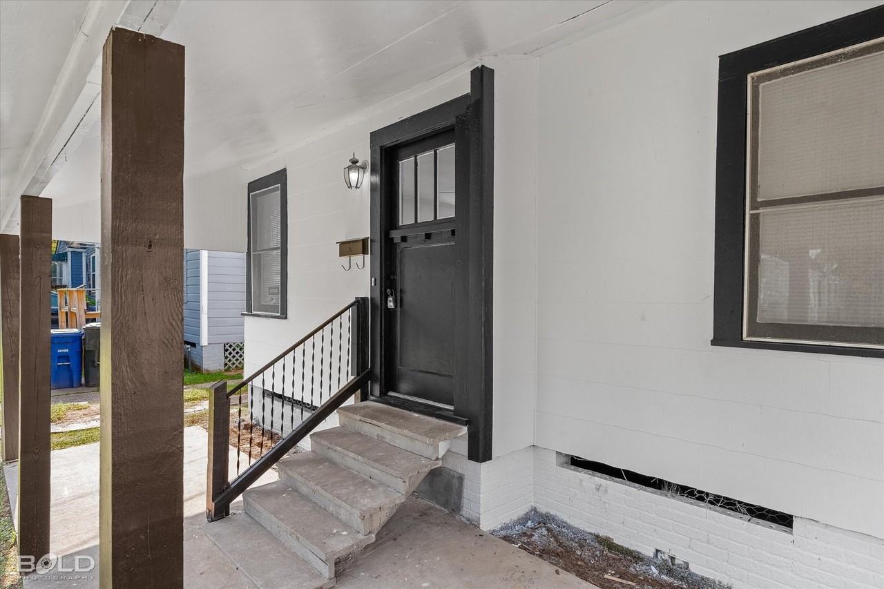 245 E Elmwood St - Photo 3 of 25