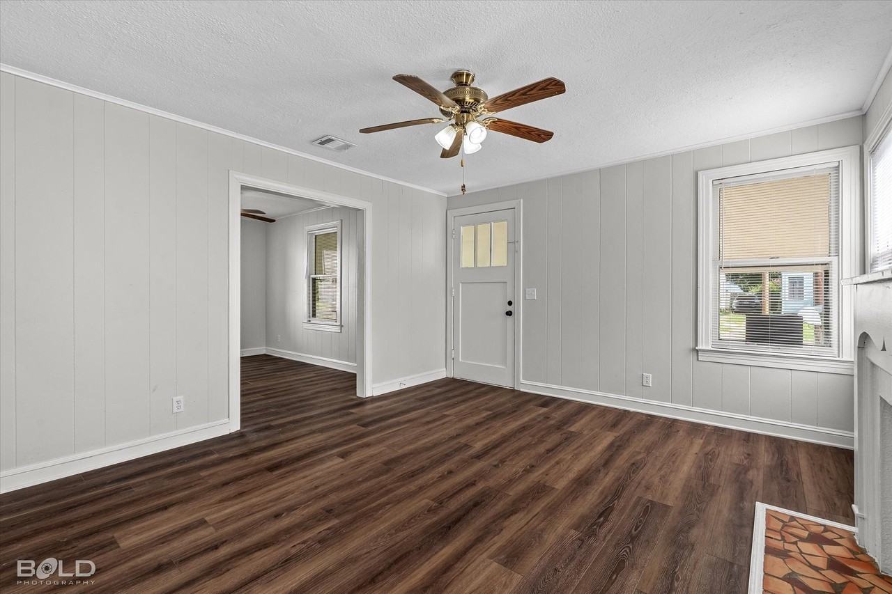 245 E Elmwood St - Photo 5 of 25