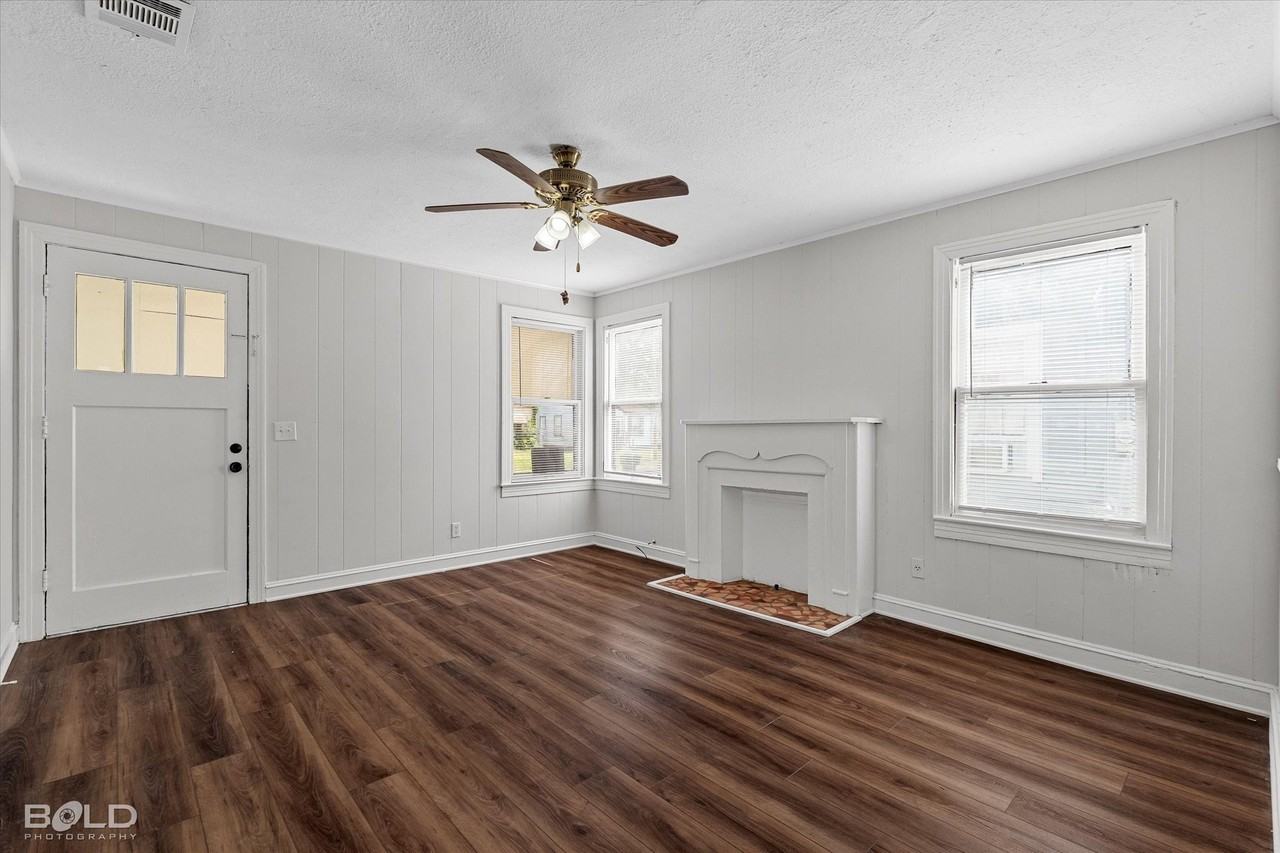 245 E Elmwood St - Photo 6 of 25