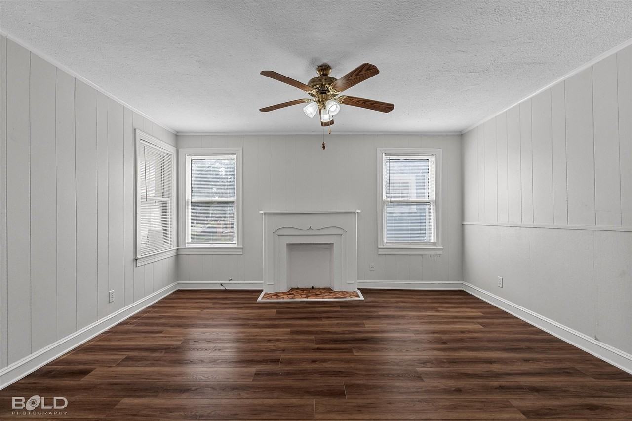 245 E Elmwood St - Photo 7 of 25