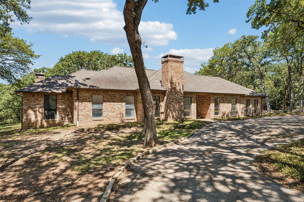 2920 Burney Ln - Photo 4 of 40