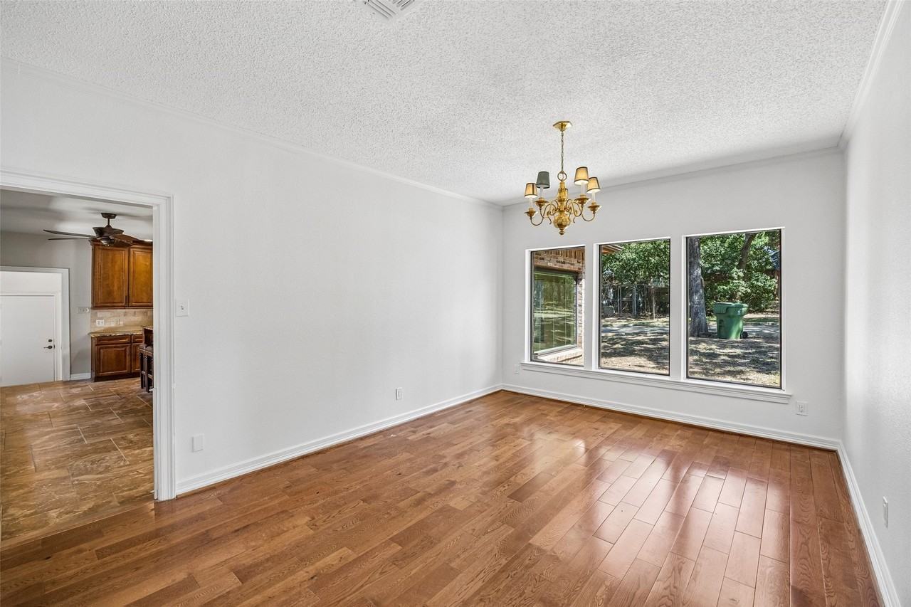 2920 Burney Ln - Photo 5 of 40