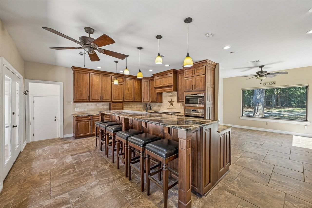 2920 Burney Ln - Photo 6 of 40