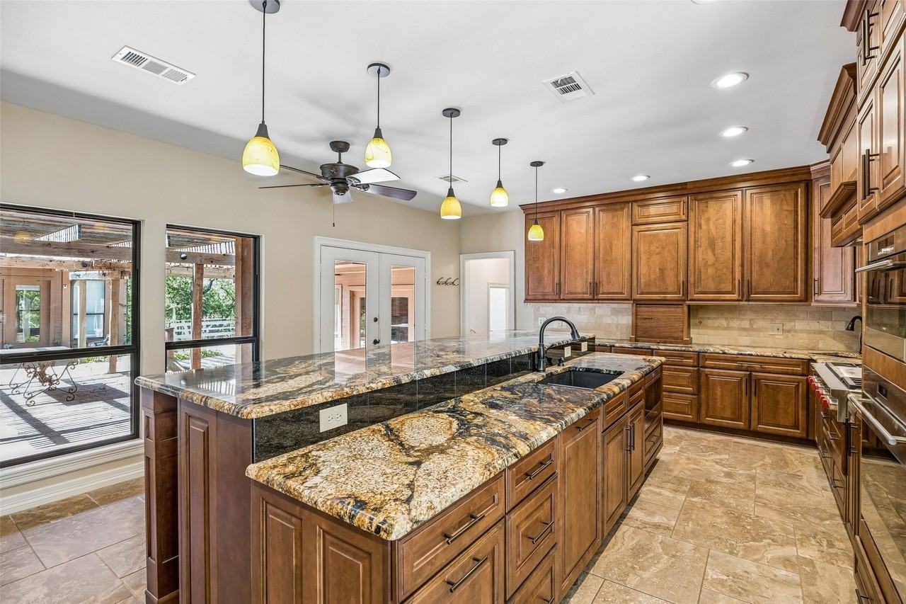 2920 Burney Ln - Photo 7 of 40