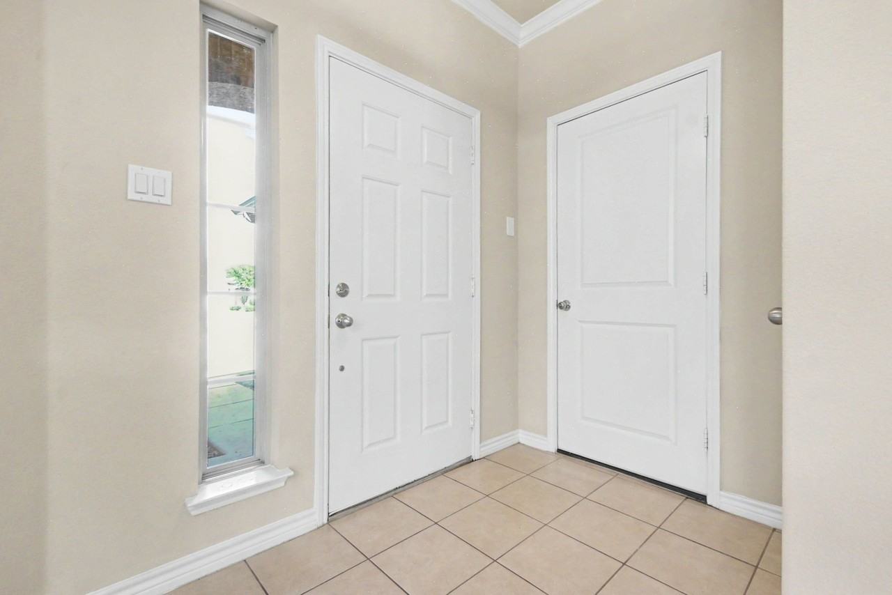 1412 Villa Paloma Blvd - Photo 4 of 30