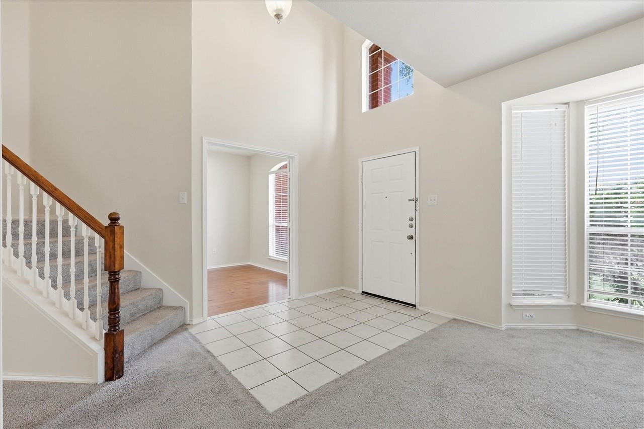 105 Dorsett Dr - Photo 3 of 40