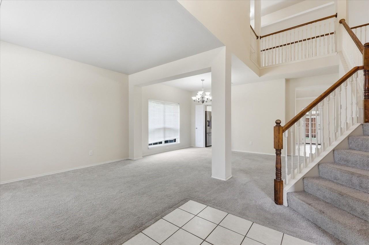 105 Dorsett Dr - Photo 4 of 40