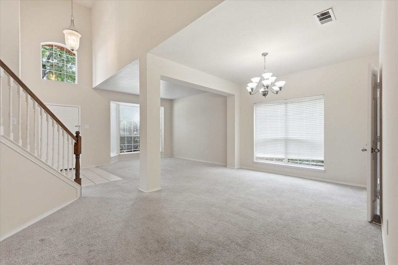 105 Dorsett Dr - Photo 5 of 40