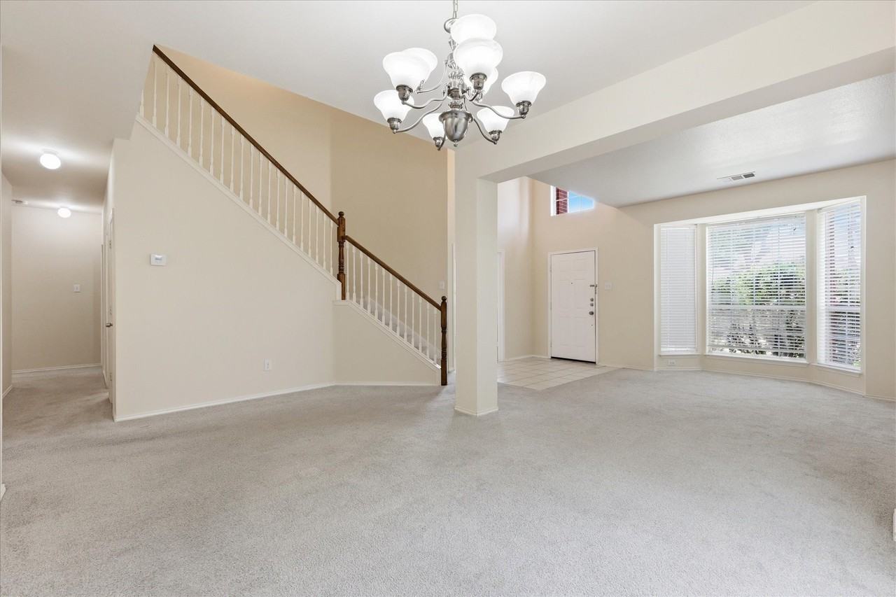 105 Dorsett Dr - Photo 6 of 40