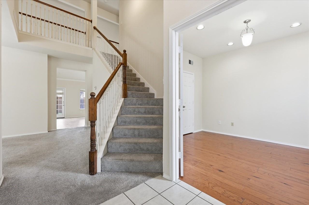 105 Dorsett Dr - Photo 7 of 40