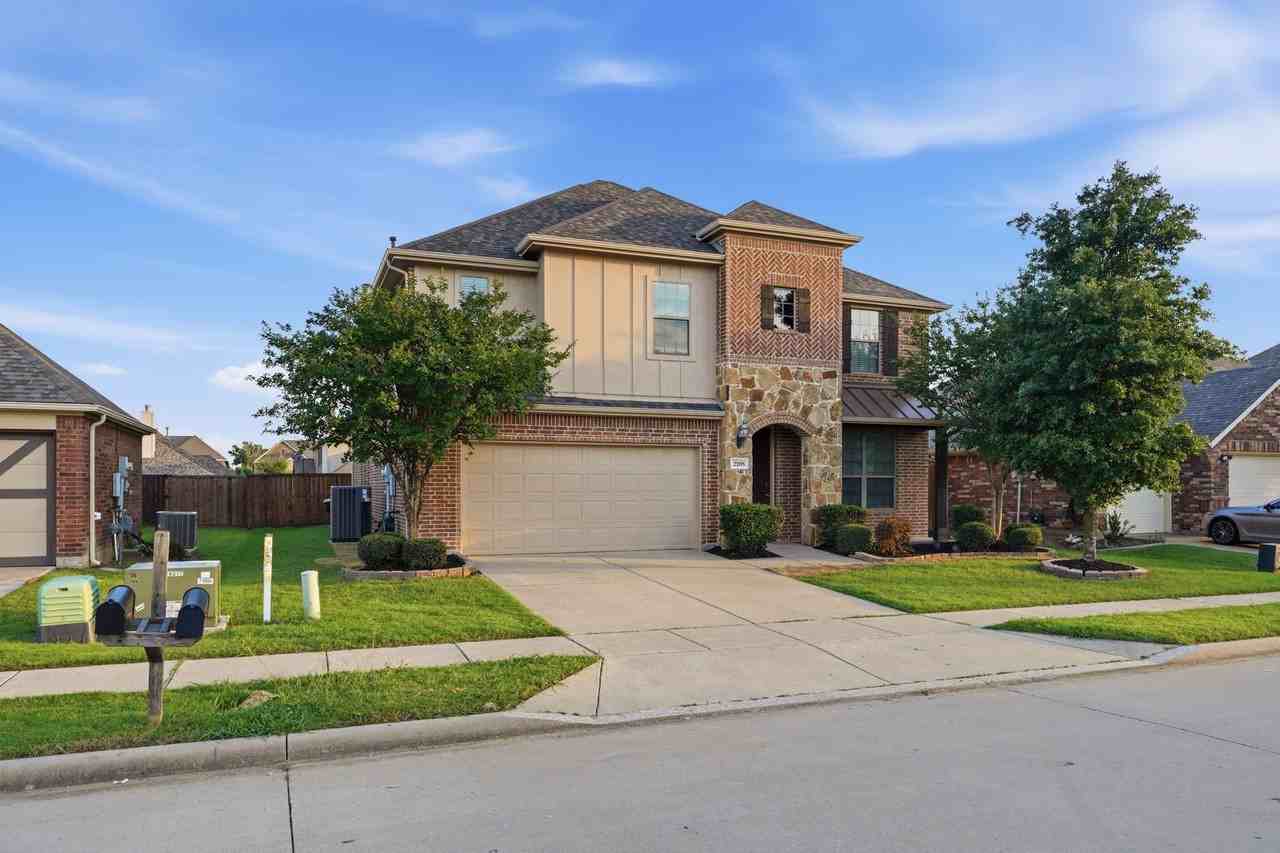 2208 Gregory Creek Dr - Photo 2 of 25