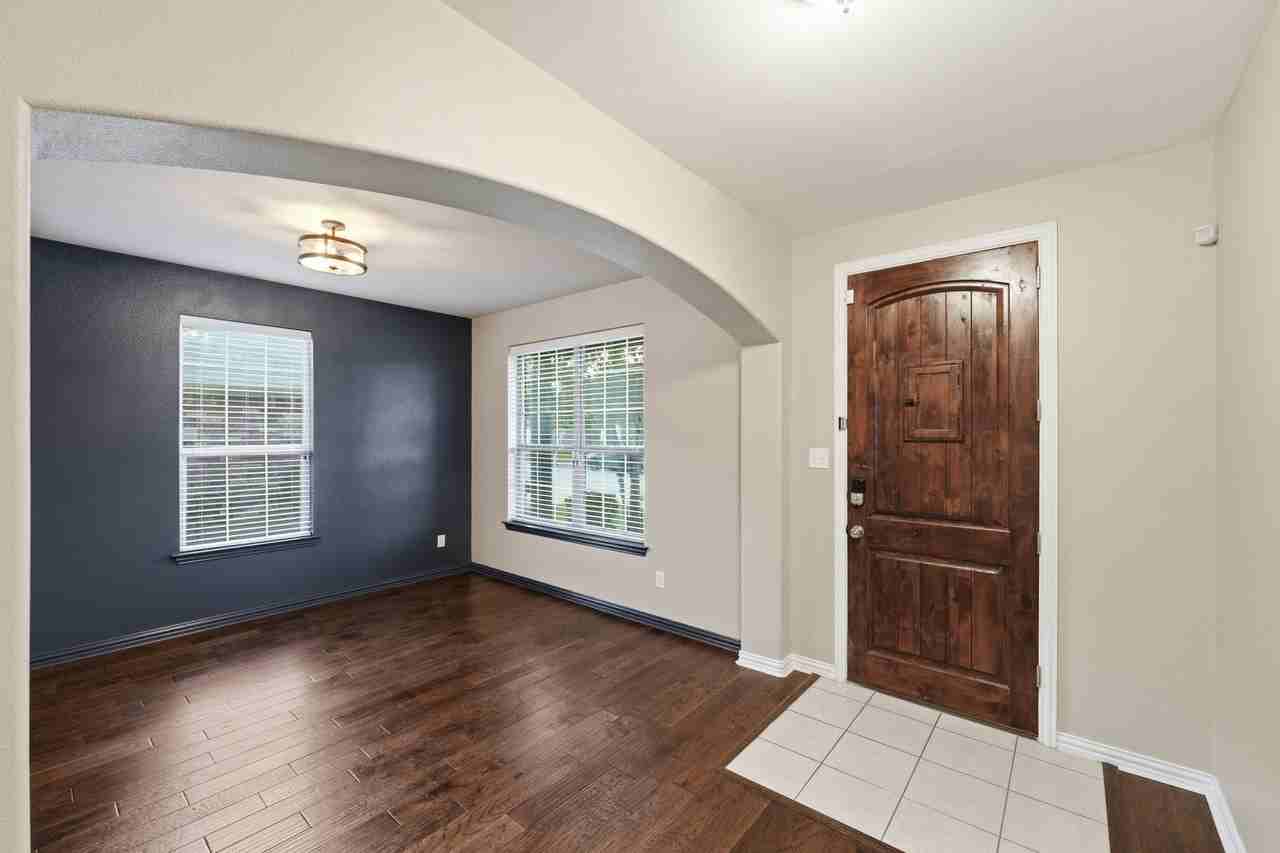 2208 Gregory Creek Dr - Photo 5 of 25