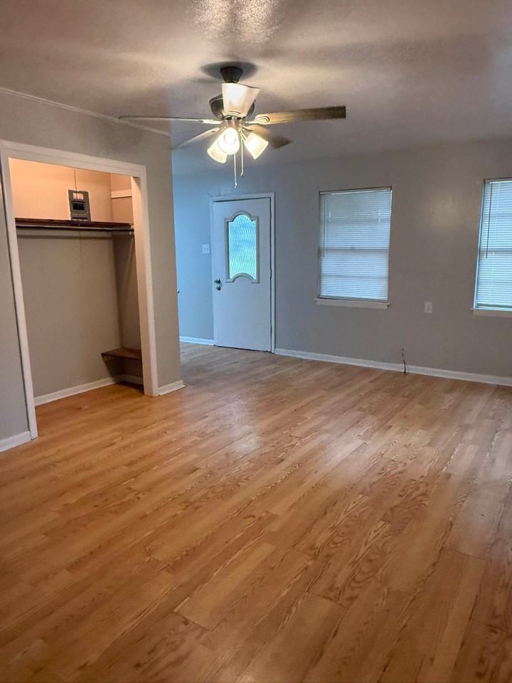 415 West Rainey StreetApt. B #1 - Photo 4 of 11