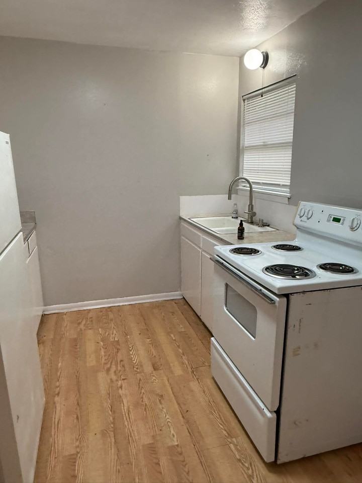 415 West Rainey StreetApt. B #1 - Photo 7 of 11