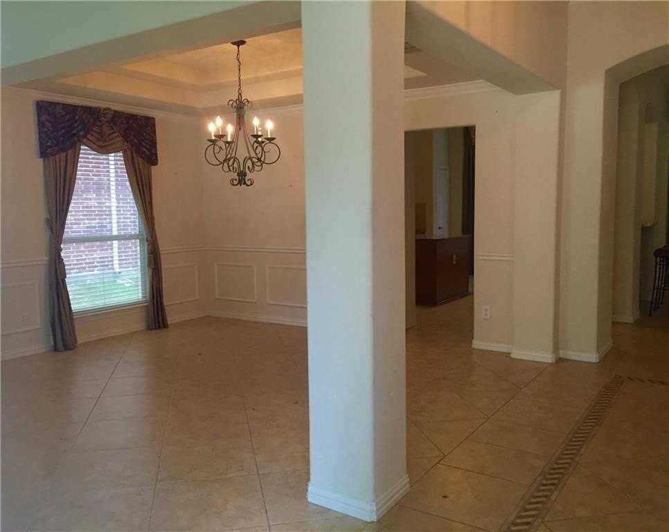 1004 Royal Oaks Dr - Photo 3 of 39