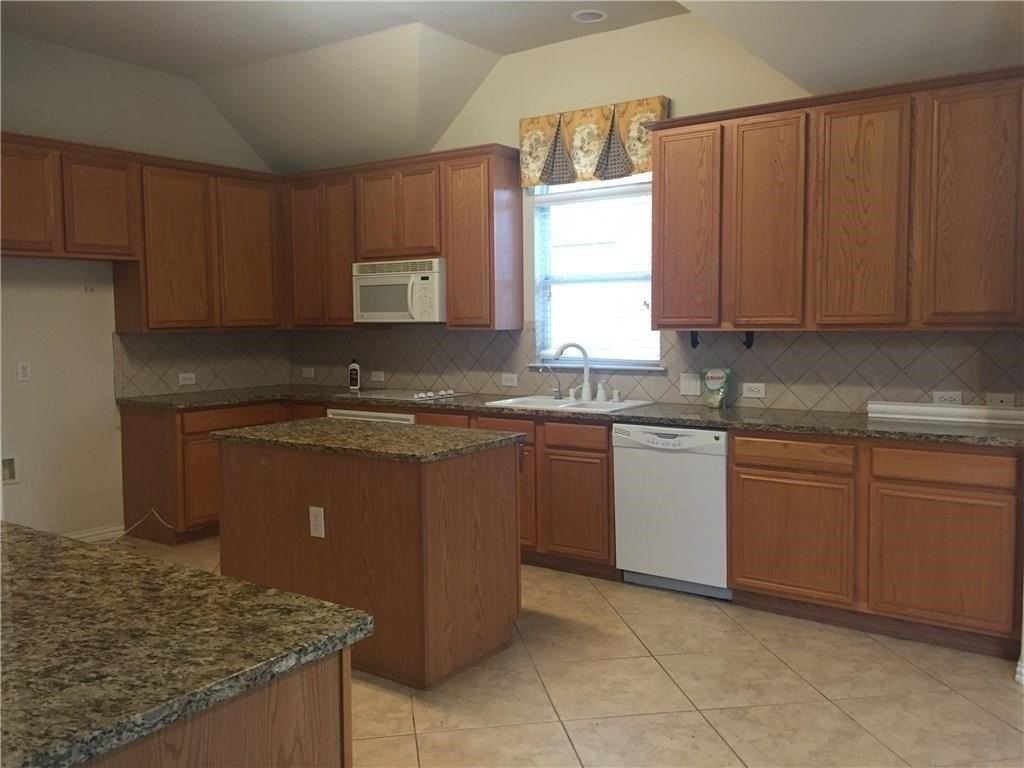 1004 Royal Oaks Dr - Photo 5 of 39