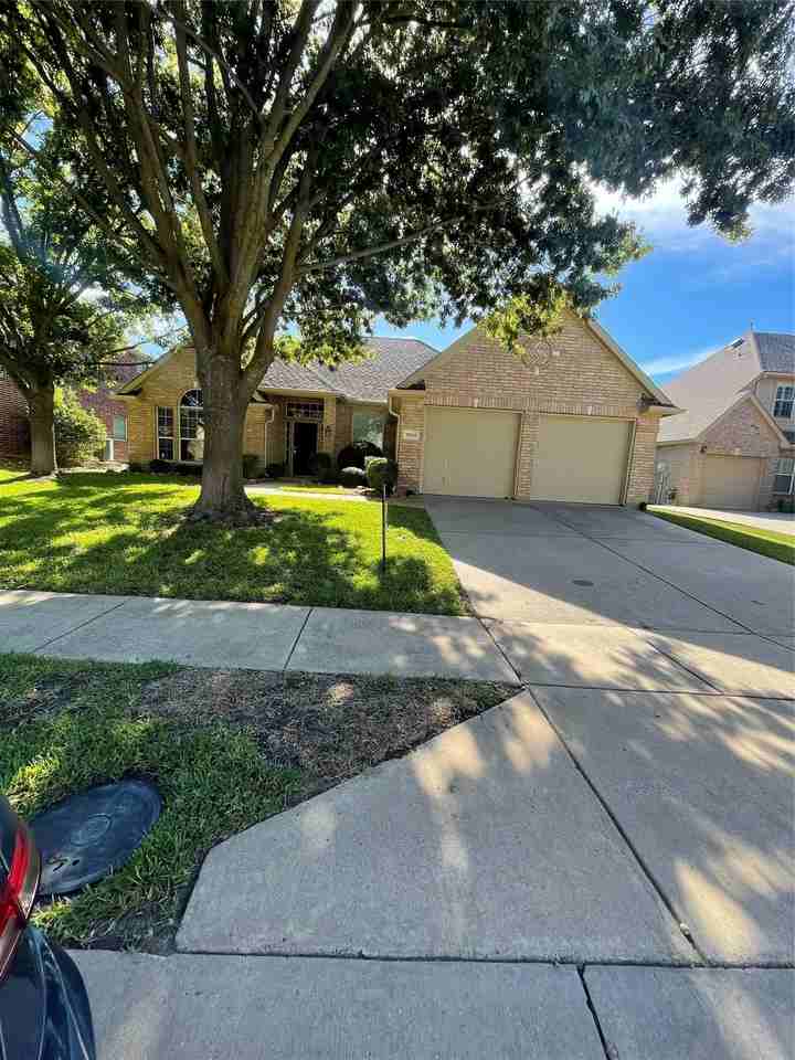 1004 Royal Oaks Dr - Photo 2 of 30
