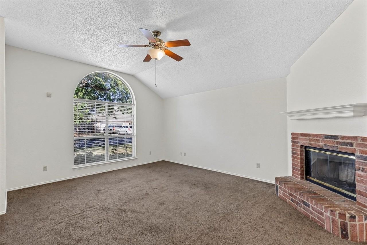 2804 Monthaven Dr - Photo 3 of 18