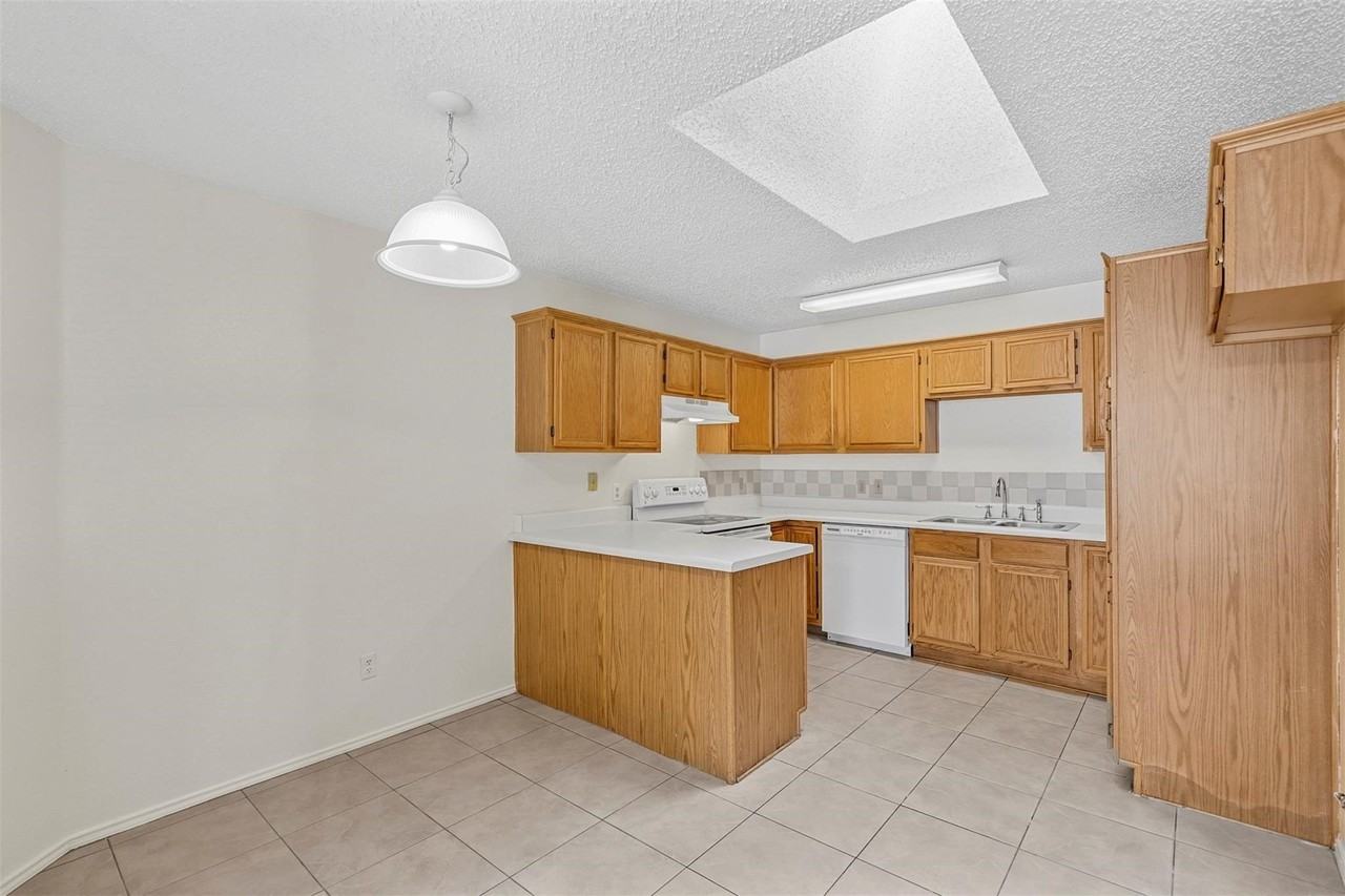 2804 Monthaven Dr - Photo 4 of 18