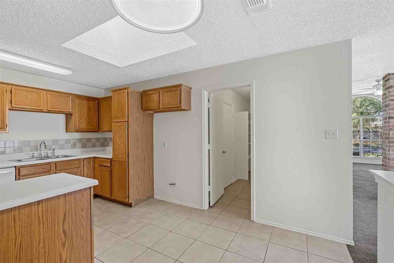 2804 Monthaven Dr - Photo 5 of 18