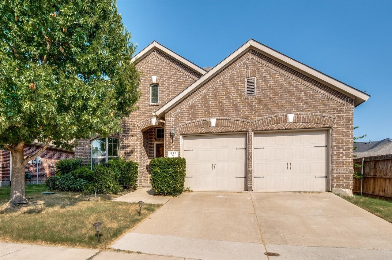 929 Green Coral Dr - Photo 2 of 25