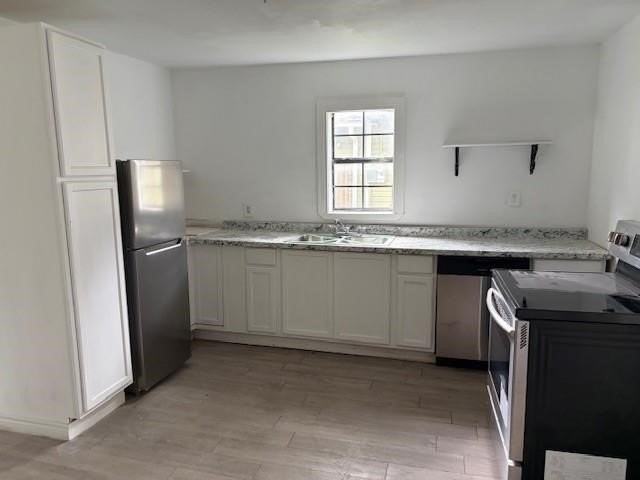 1037 Cedar St - Photo 3 of 9