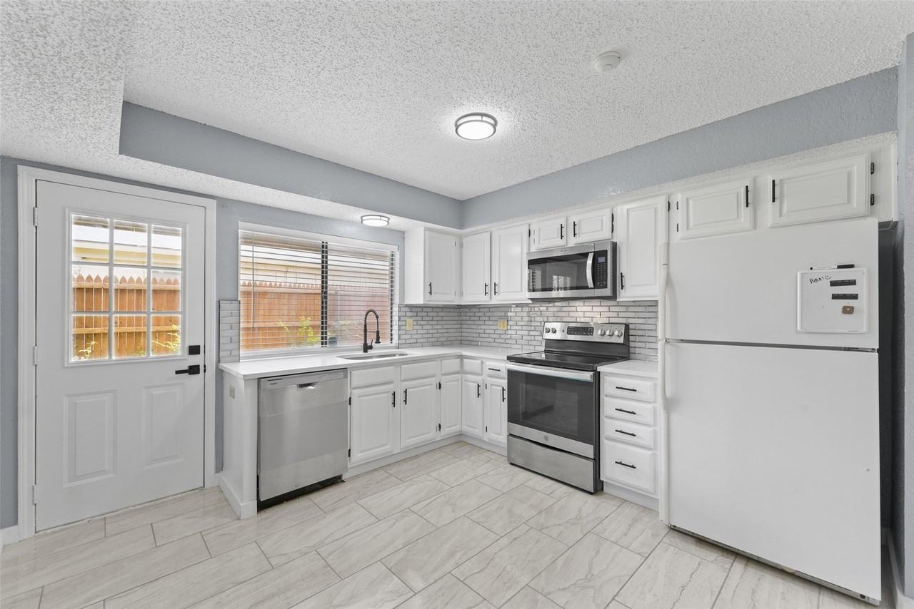 1509 Pecos St - Photo 6 of 18