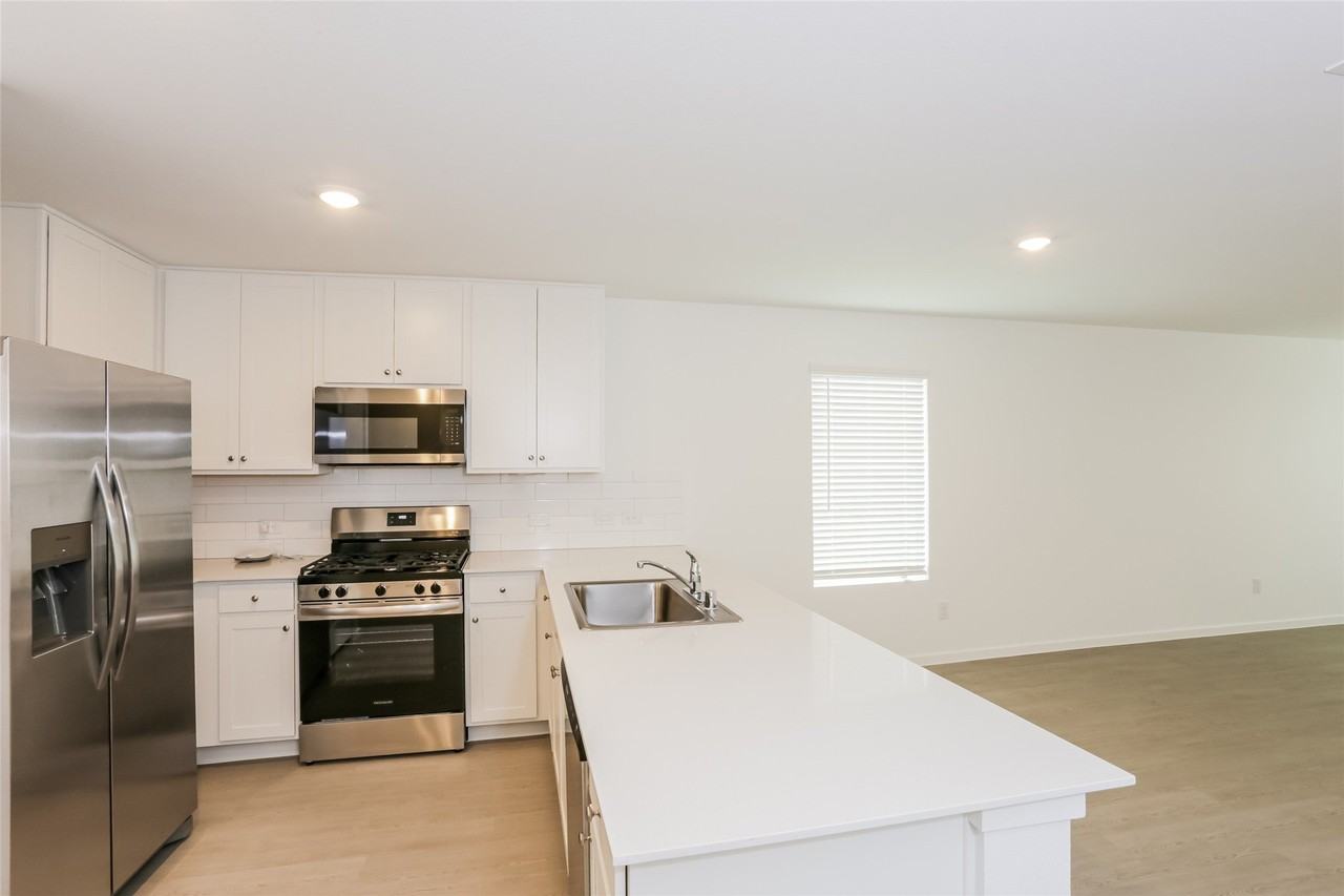 1309 Buckaroo Blvd - Photo 2 of 25