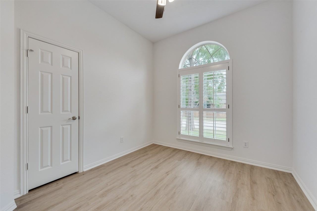 4008 Daden Oaks Dr - Photo 5 of 21