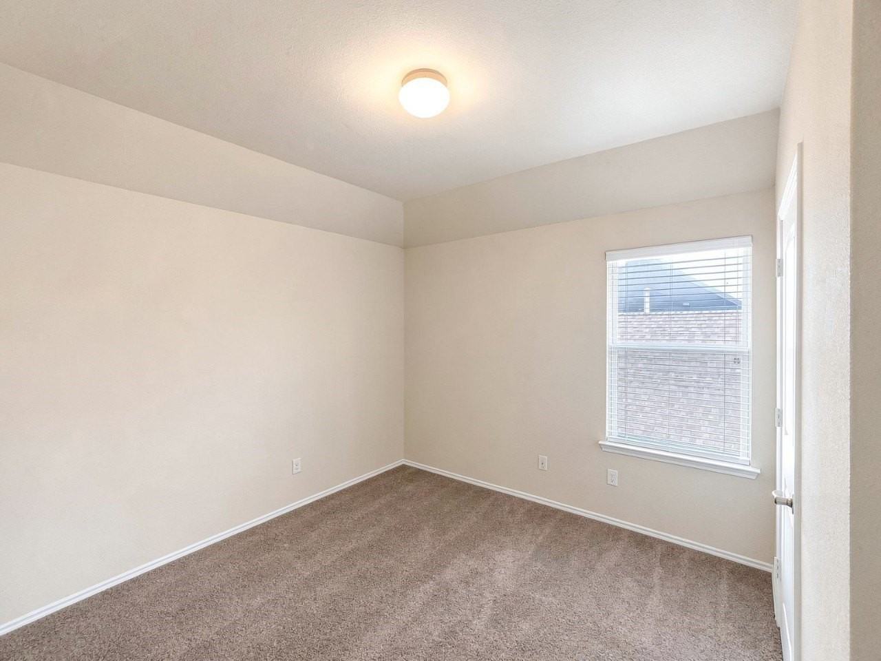 9929 Pronghorn Rd - Photo 5 of 27
