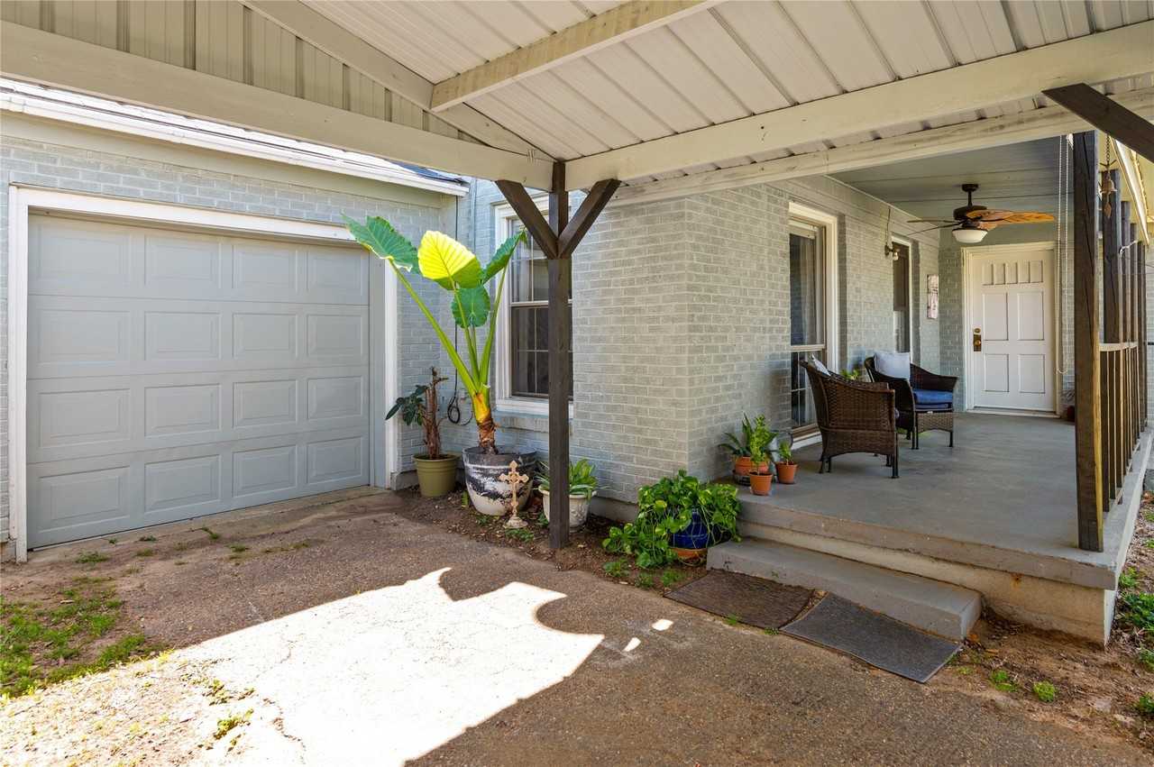 813 N Winnsboro St - Photo 3 of 15