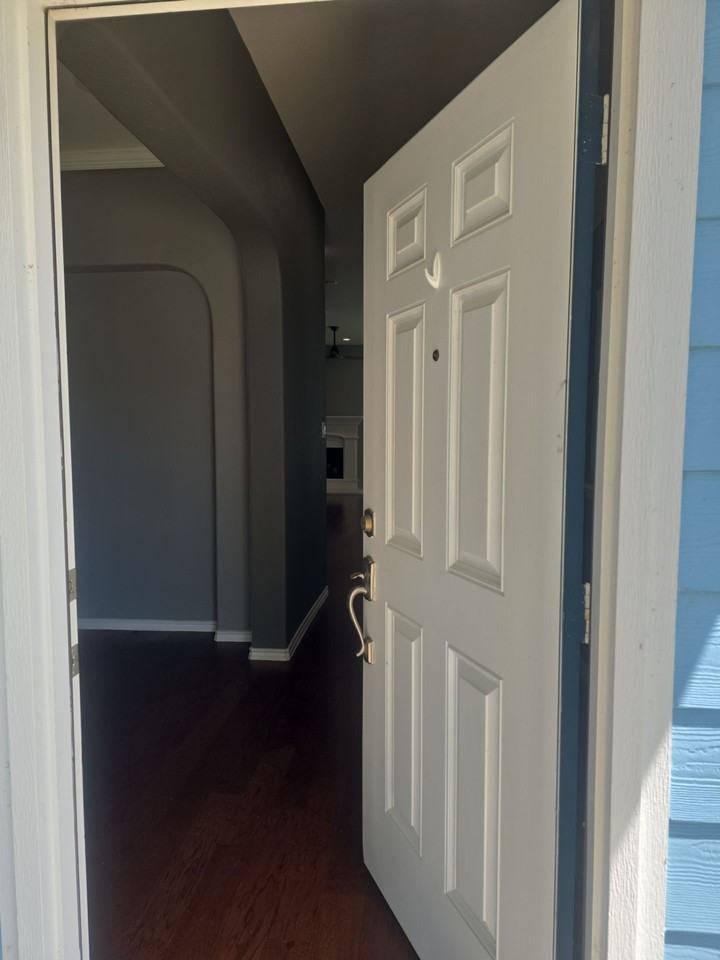 5053 Holliday Dr - Photo 5 of 21