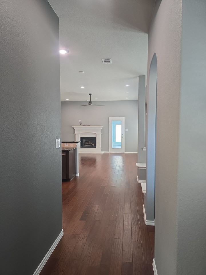 5053 Holliday Dr - Photo 6 of 21