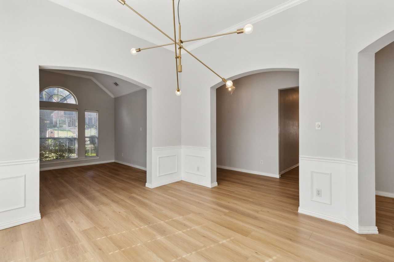 8012 Greenwood Dr - Photo 7 of 27