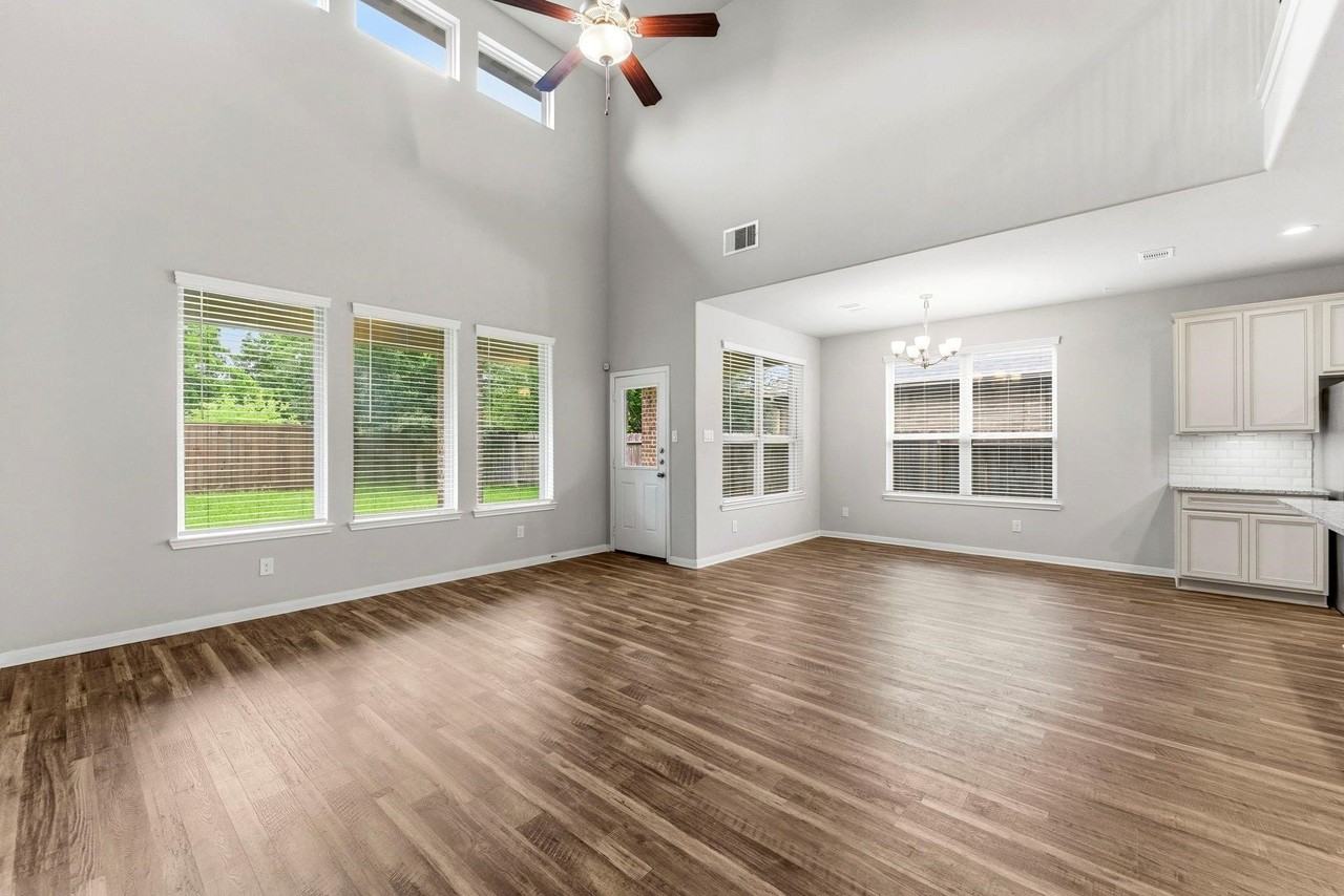 12173 Pearl Bay Ct - Photo 4 of 40