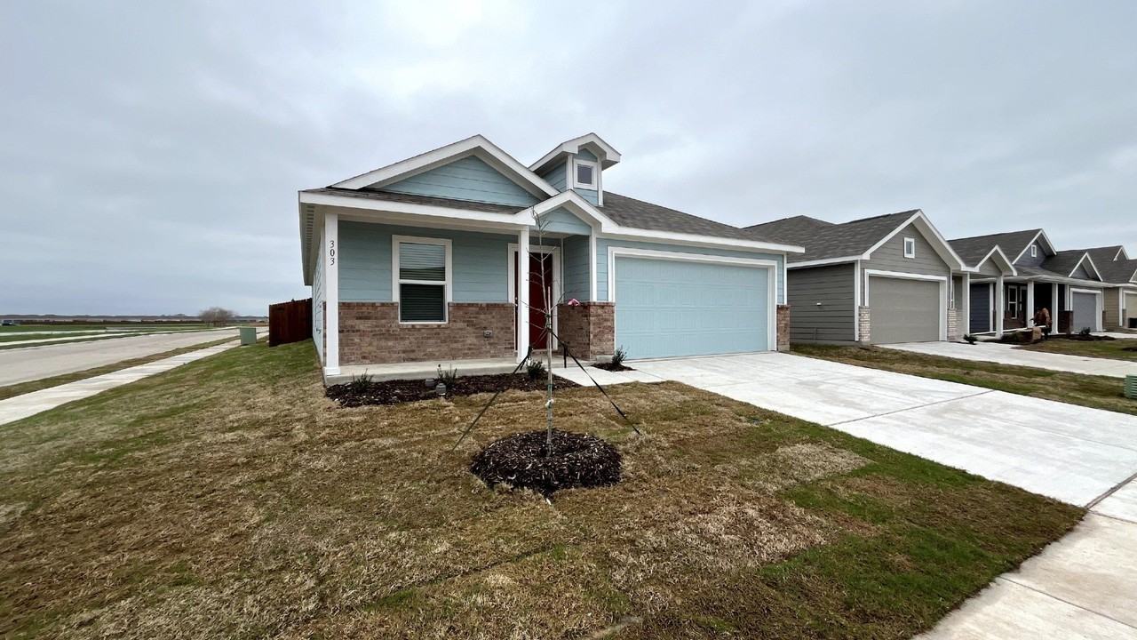 303 Ashbrook Way - Photo 2 of 24