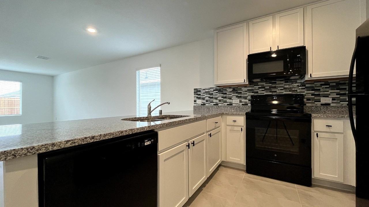 303 Ashbrook Way - Photo 4 of 24