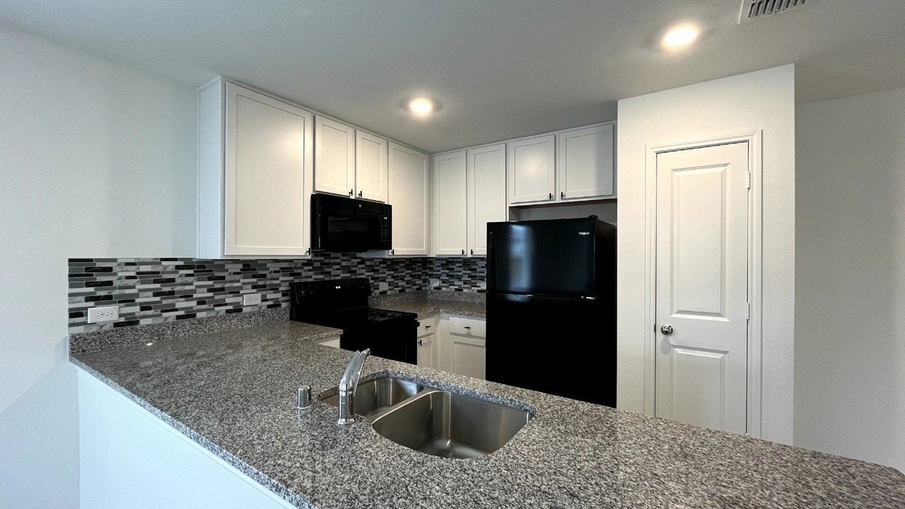 303 Ashbrook Way - Photo 5 of 24