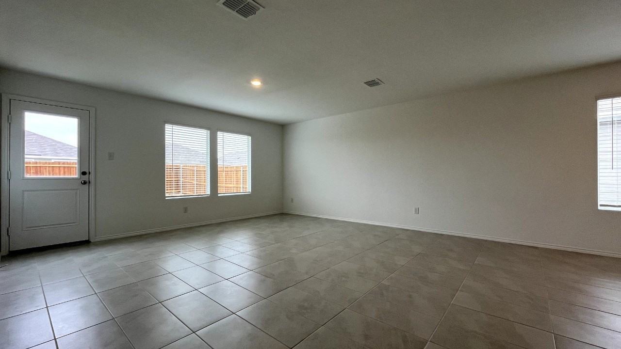 303 Ashbrook Way - Photo 7 of 24