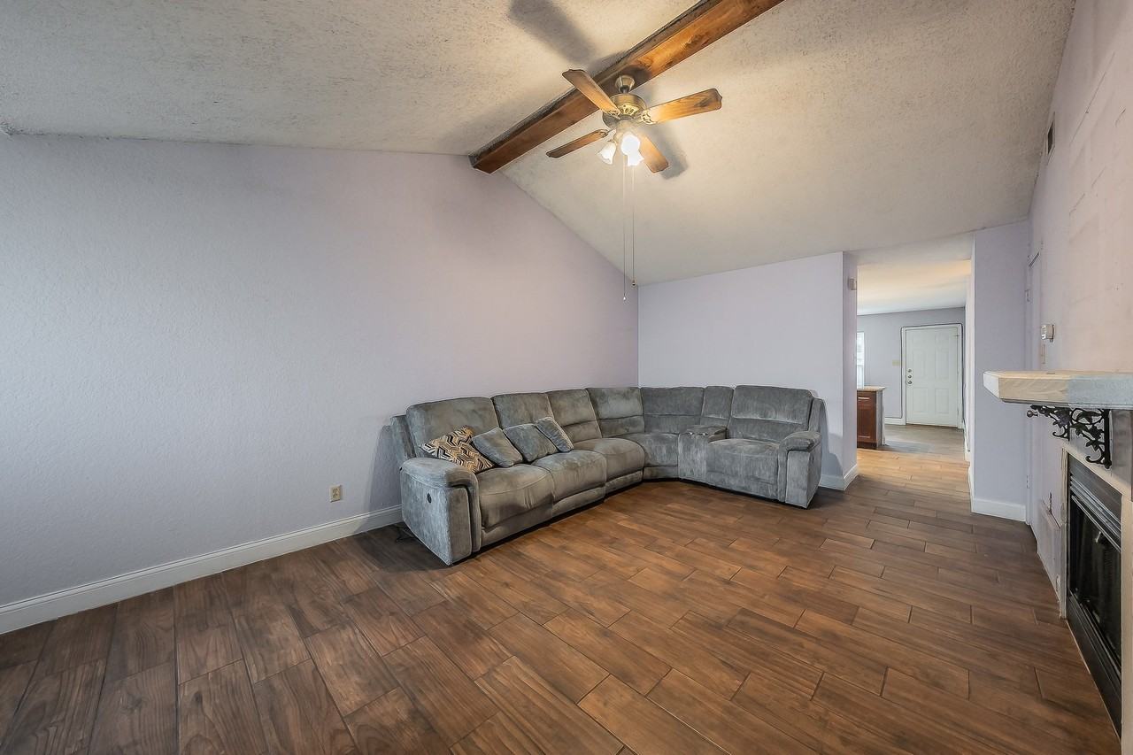 5003 Maryanna Way - Photo 4 of 27