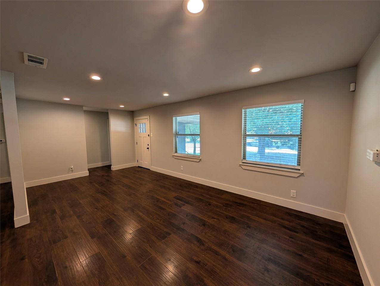 11106 Visalia Dr - Photo 3 of 13