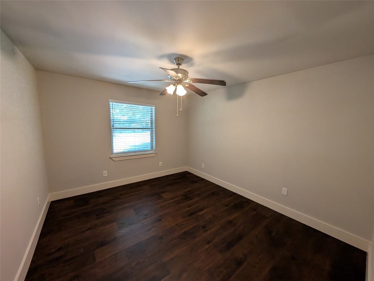 11106 Visalia Dr - Photo 4 of 13
