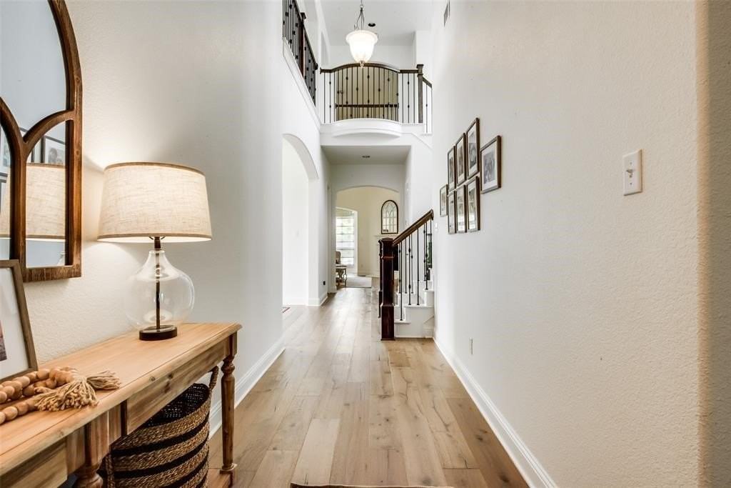 2313 Westlake Ct - Photo 3 of 38