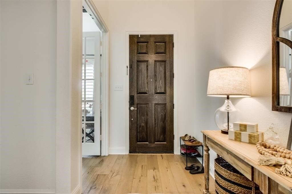 2313 Westlake Ct - Photo 4 of 38