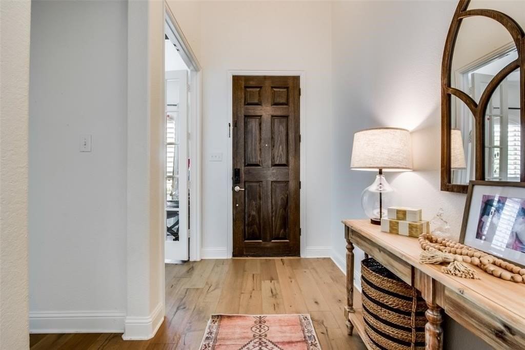 2313 Westlake Ct - Photo 5 of 38