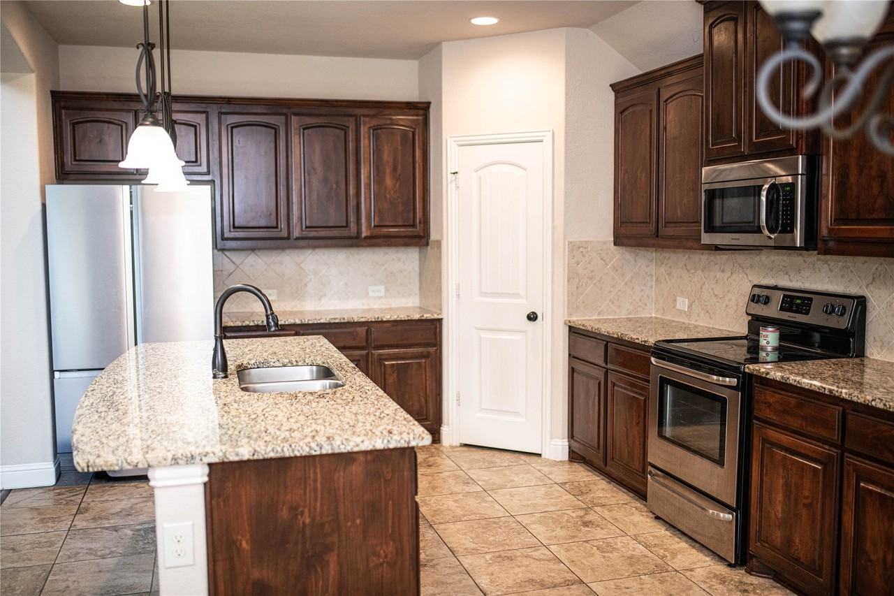 1590 Reserve Rd - Photo 6 of 18