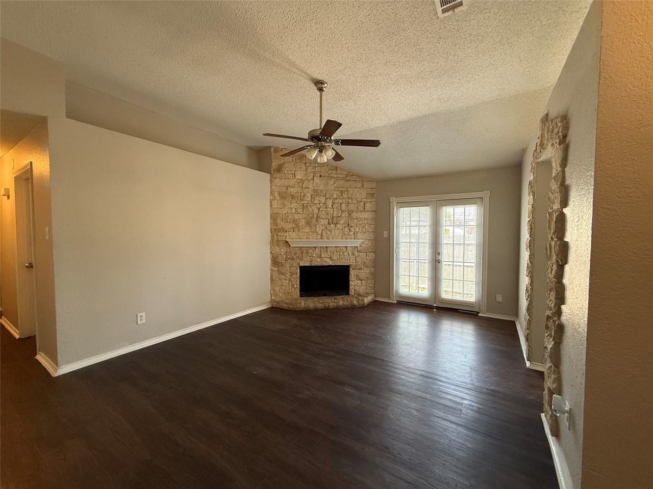 10206 Shayna Dr - Photo 2 of 18