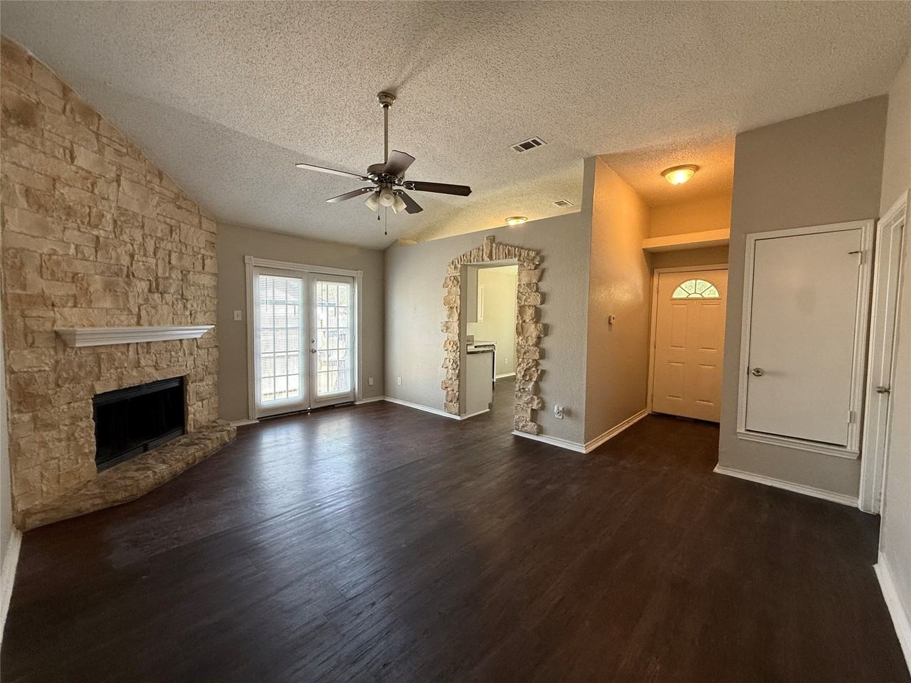 10206 Shayna Dr - Photo 3 of 18