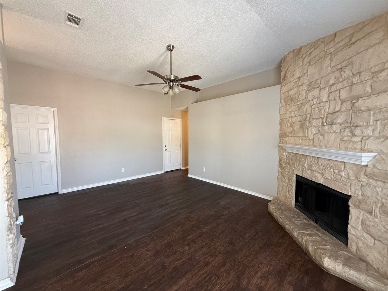 10206 Shayna Dr - Photo 5 of 18