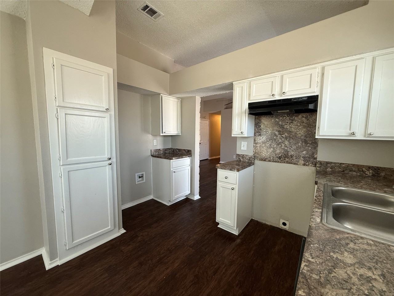 10206 Shayna Dr - Photo 7 of 18